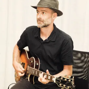 leo solo guitare jazz manouche