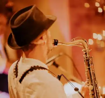 Leo Solo au saxophone à Toulouse